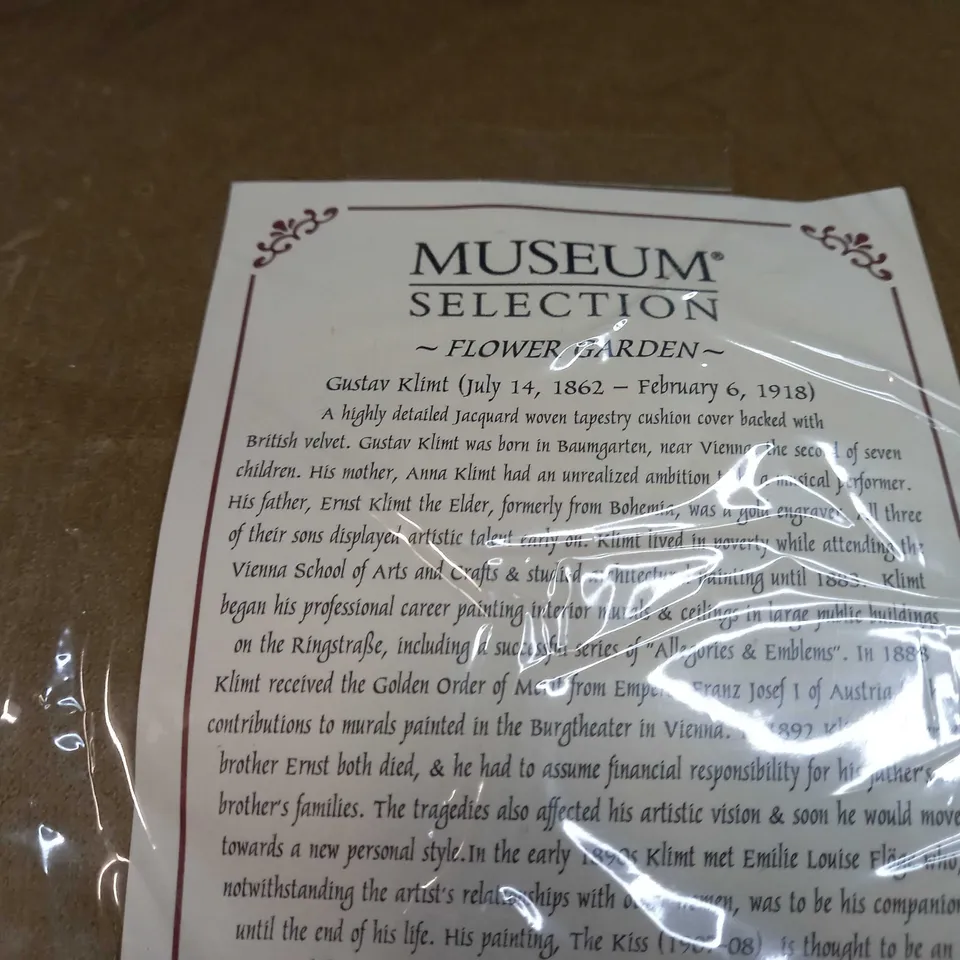 PACKAGED MUSEUM SELECTION FLOWER GARDEN CUSHION