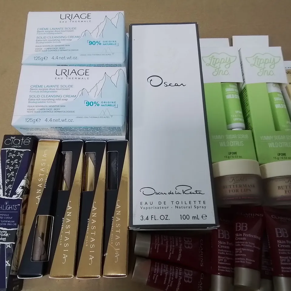 LOT OF ASSORTED BEAUTY AND FRAGRANCE ITEMS TO INCLUDE OSCAR EAU DE TOILETTE, ANASTASIA DIP ROW GELS AND BROW SHAPERS