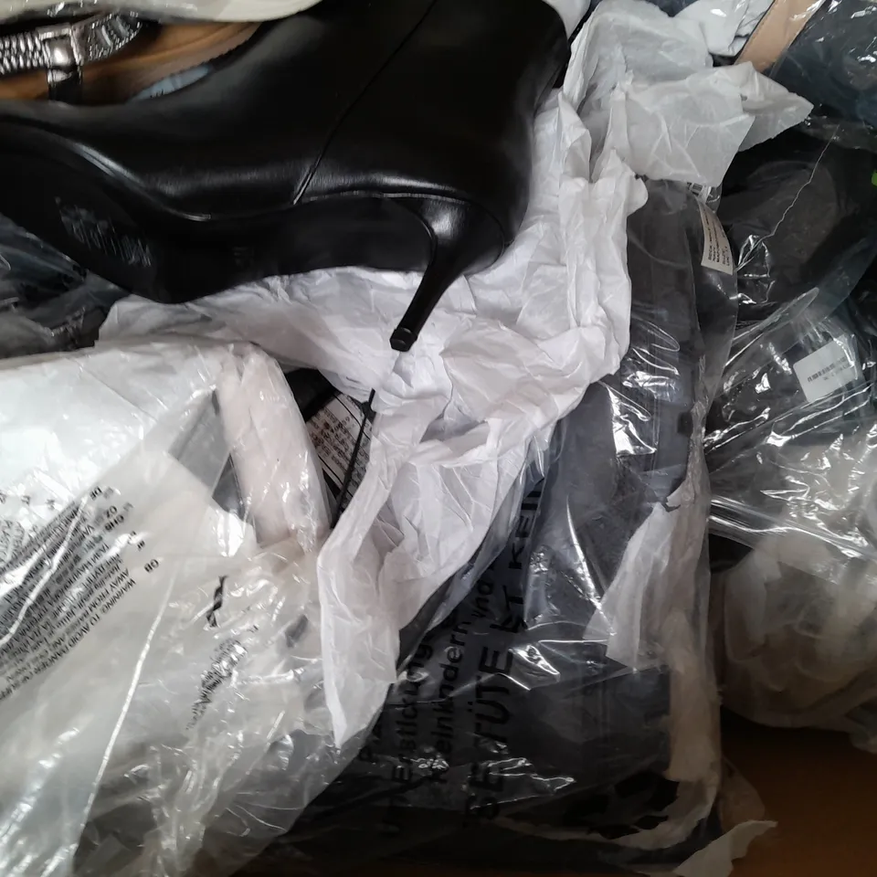 BOX OF APPROXIMATELY 15 ASSORTED PAIRS OF SHOES AND FOOTWEAR ITEMS IN VARIOUS COLOURS, STYLES, AND SIZES - COLLECTION ONLY