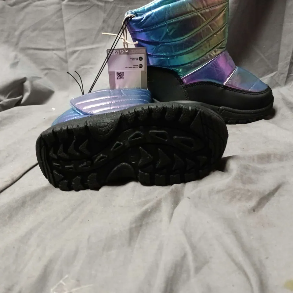 MOUNTAIN WAREHOUSE KIDS' IRIDESCENT PADDED WINTER BOOTS  - KIDS UK SIZE 8