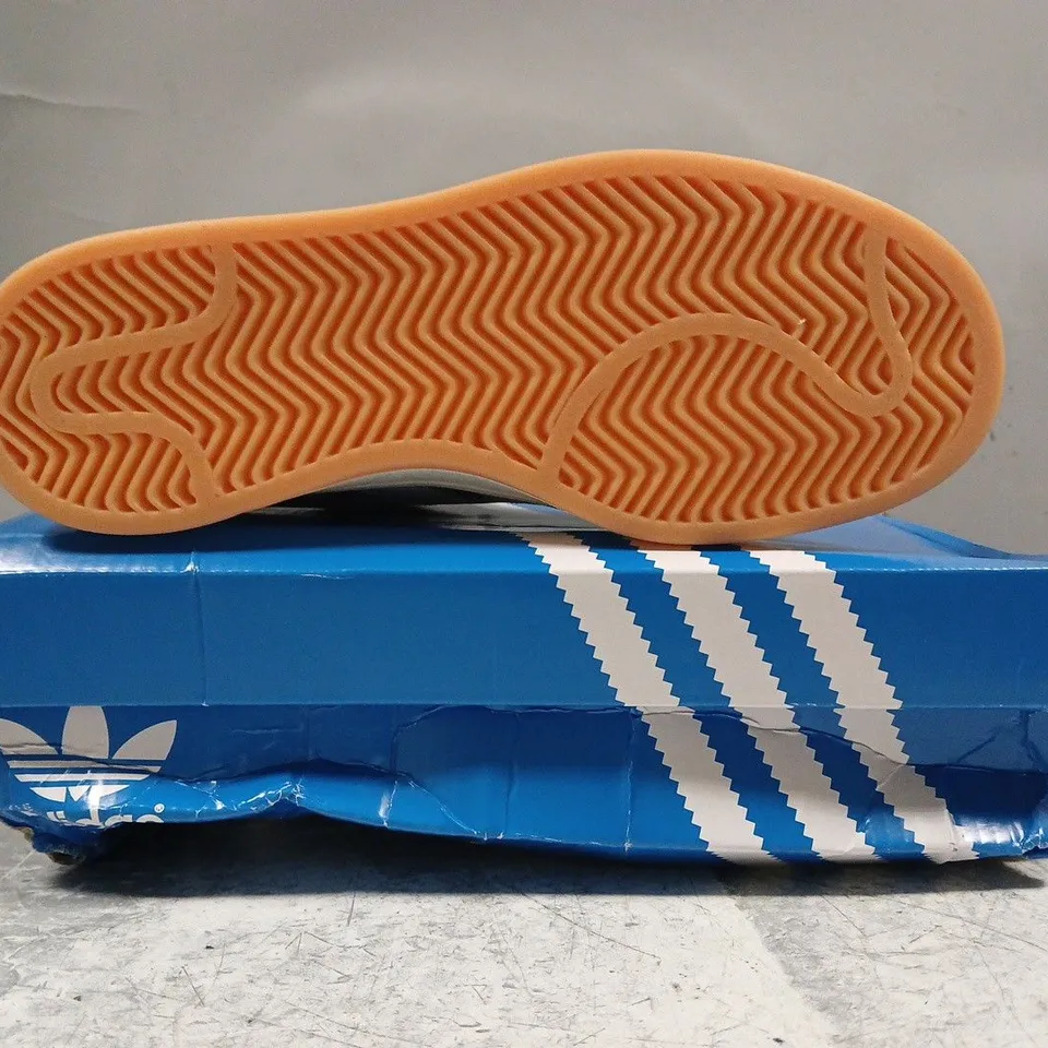 BOXED PAIR OF ADIDAS CAMPUS 00S SHOES IN GREY/WHITE SIZE UK 6