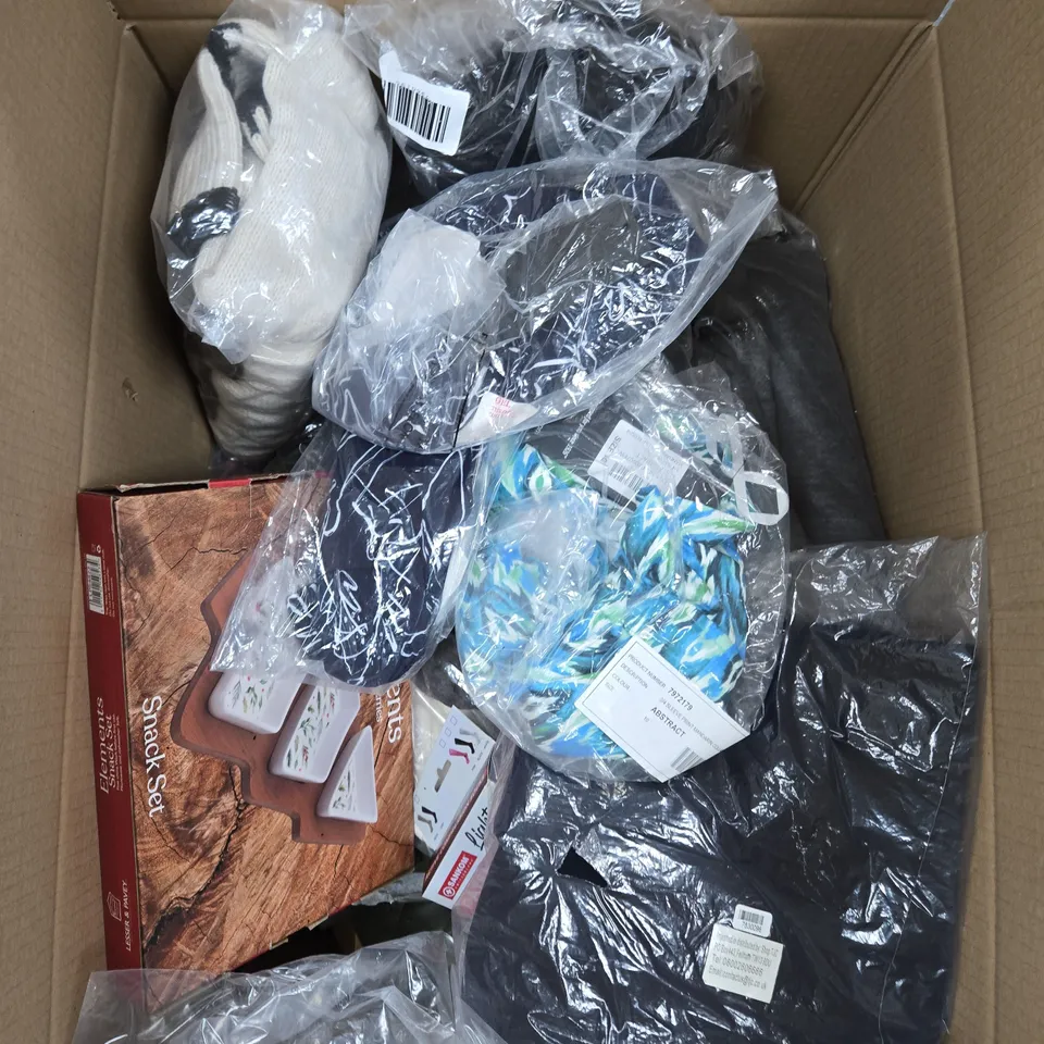 APPROXIMATELY 20 ASSORTED HOUSEHOLD PRODUCTS TO INCLUDE CLOTHING, SLIPPERS, GLASSES ETC 