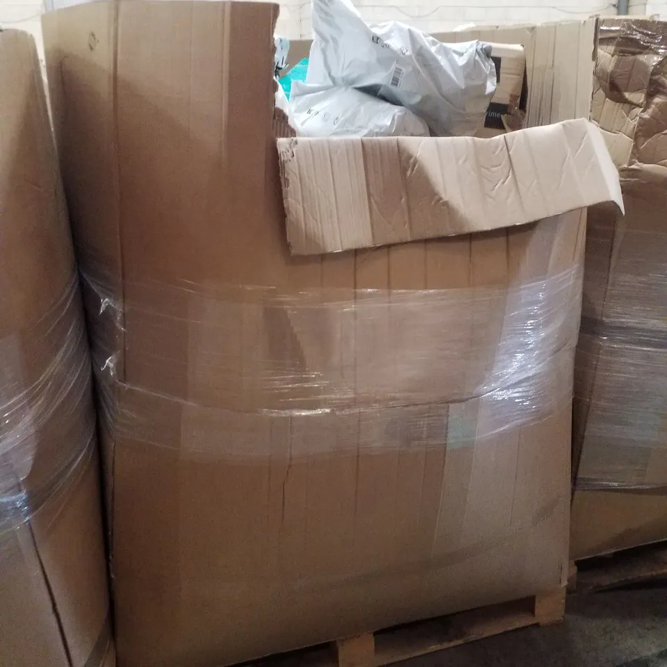 PALLET CONTAINING ASSORTED PILLOWS & CUSHIONS