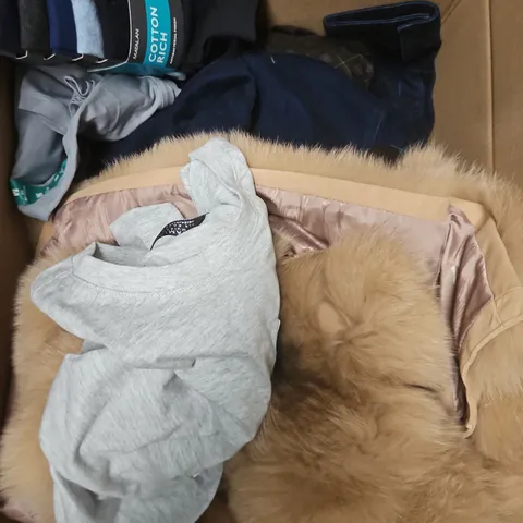 APPROXIMATELY 20 ASSORTED CLOTHING PRODUCTS IN VARIOUS STYLES & SIZES TO INCLUDE JUMPERS, T-SHIRTS, DRESSES ETC