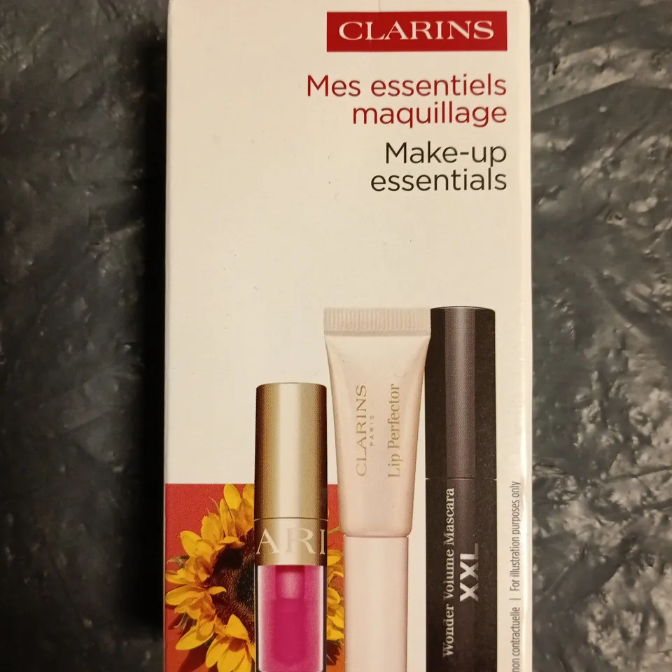 CLARINS MAKE-UP ESSENTIALS SET