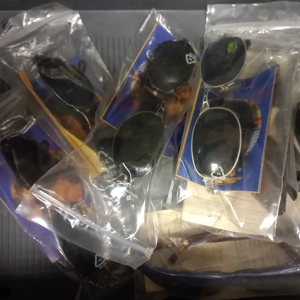 APPROXIMATELY 10 ASSORTED DE RIGO STING SUNGLASSES TO INCLUDE MODELS 4231, 4244, 4232, 6137 ETC. 