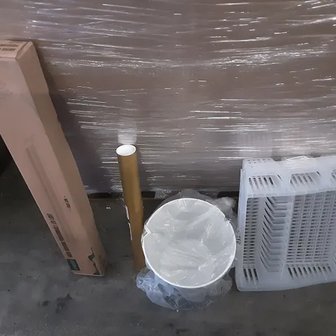 LARGE PALLET OF ASSORTED HOMEWARE ITEMS TO INCLUDE AQUARIUM LIGHTS, MAPS, DISH DRAINERS ETC