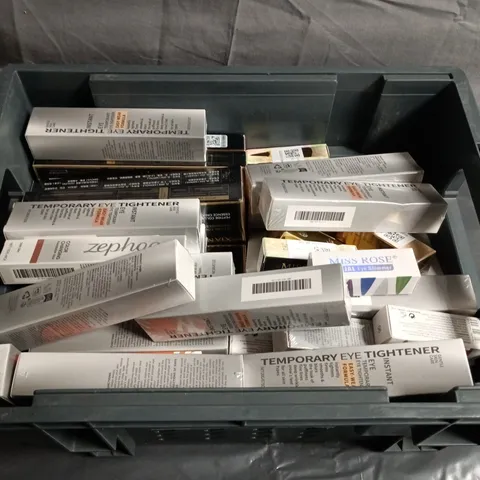 APPROXIMATELY 15 ASSORTED HEALTH & BEAUTY PRODUCTS TO INCLUDE LIPSTICKS, EYE SHIMMER AND EYE TIGHTENER
