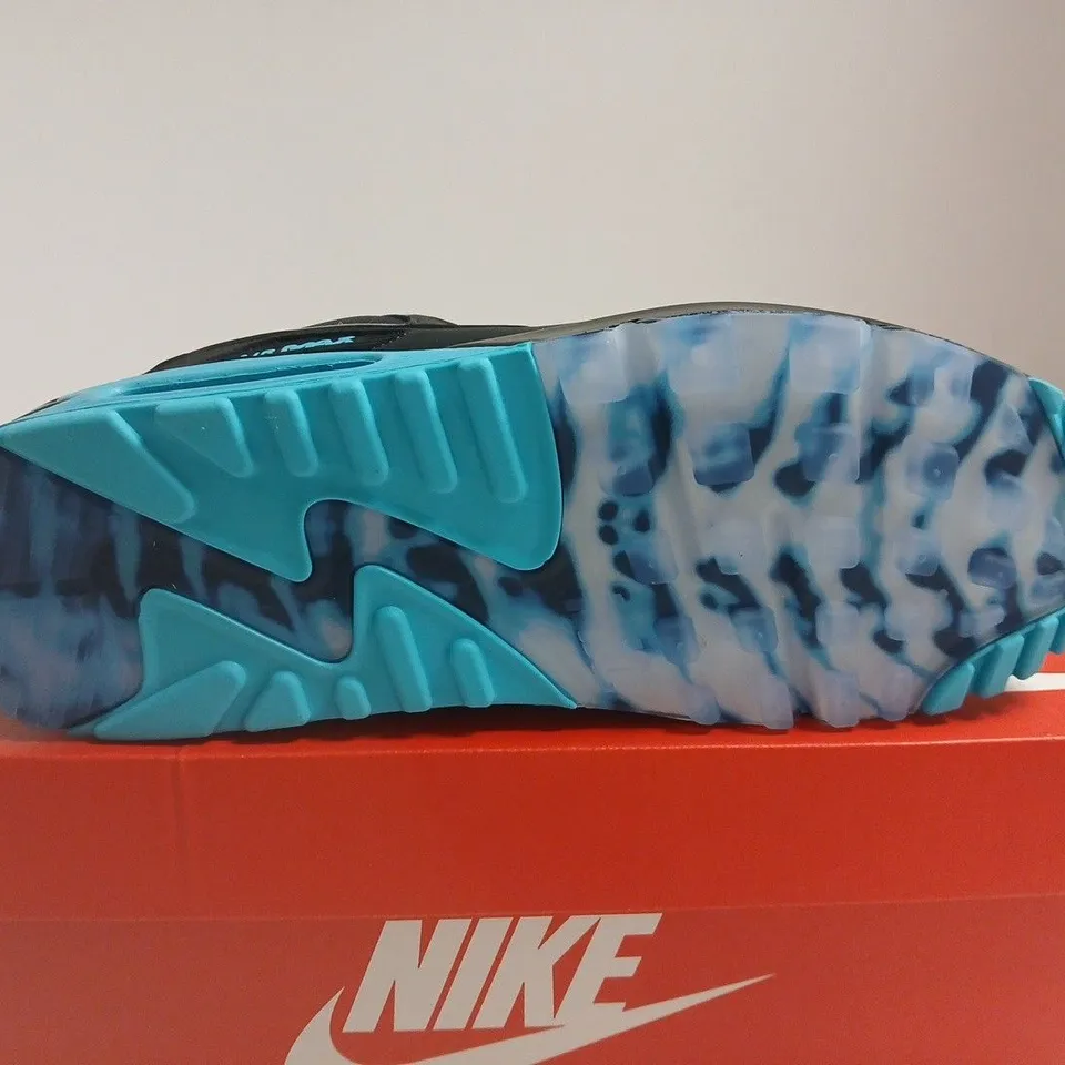 BOXED PAIR OF NIKE AIR MAX 90 PRM TREBLE –UK SIZE 8