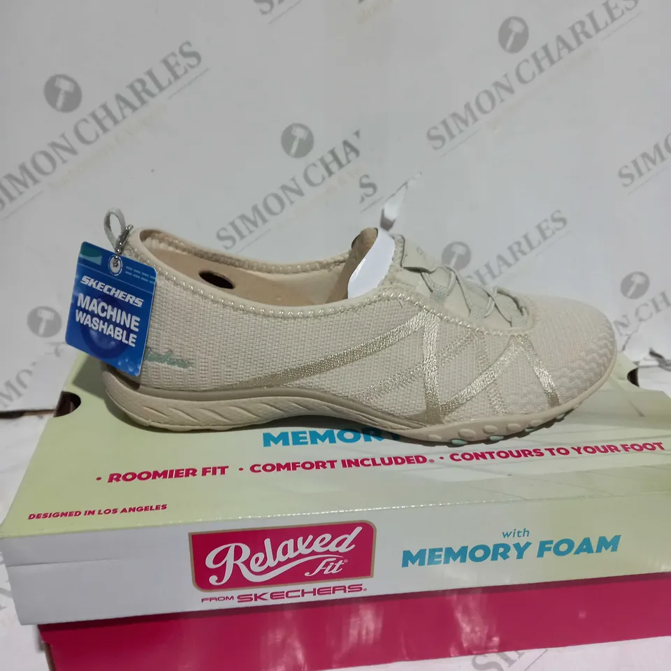 SKETCHERS RELAXED FIT SIZE UK 5.5