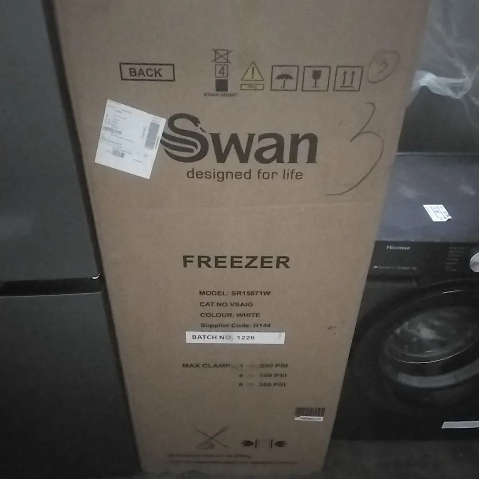 SWAN
SR15671W 143CM HIGH, 55CM WIDE TALL FREEZER - WHITE