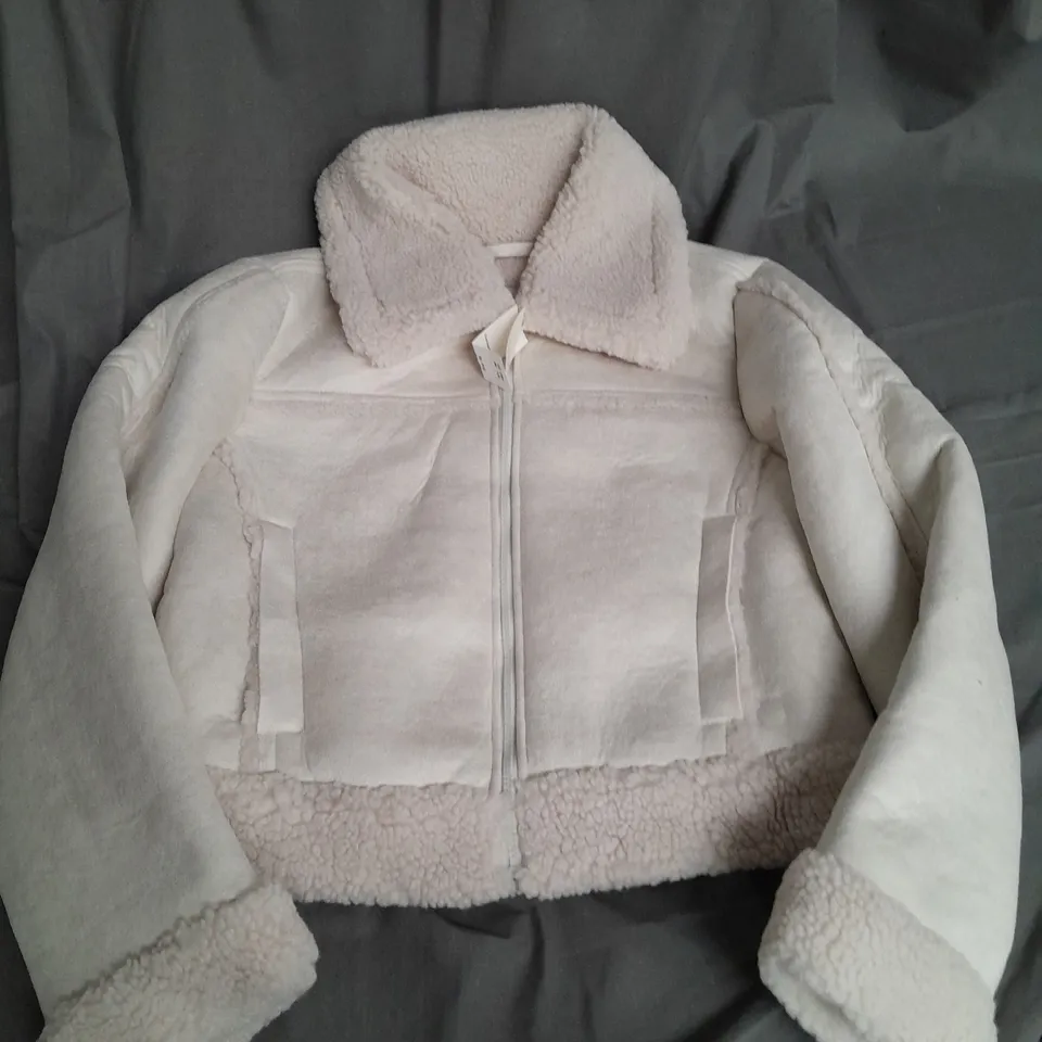 ABRCROMBIE & FITCH CROP ZIP JACKET IN WHITE - MEDIUM