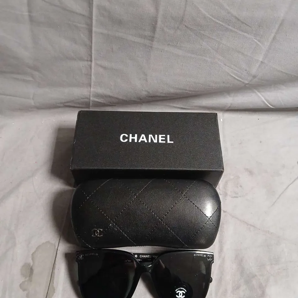 CHANEL SUNGLASSES – BLACK, SQUARE FRAME WITH QUILTED CASE