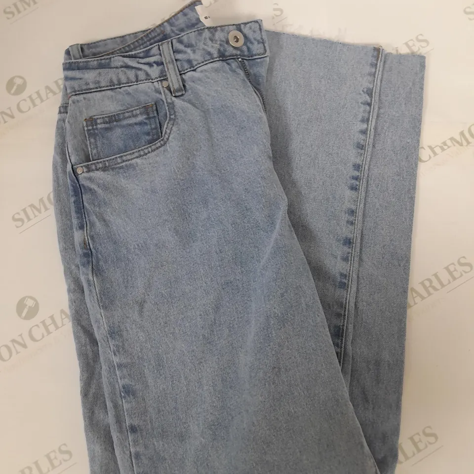 APPROXIMATELY 25 ASSORTED COTTON ON CLOTHING ITEMS TO INCLUDE HENLEY SLEEP TANK IN TROPICAL PEACH SIZE M, STRETCH STRAIGHT LEG JEAN SIZE 38EU, SWEATSHIRT SIZE L | G