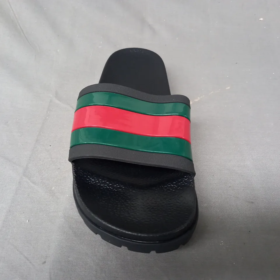 PAIR OF GUCCI SLIDERS IN BLACK/GREEN/RED EU SIZE 42