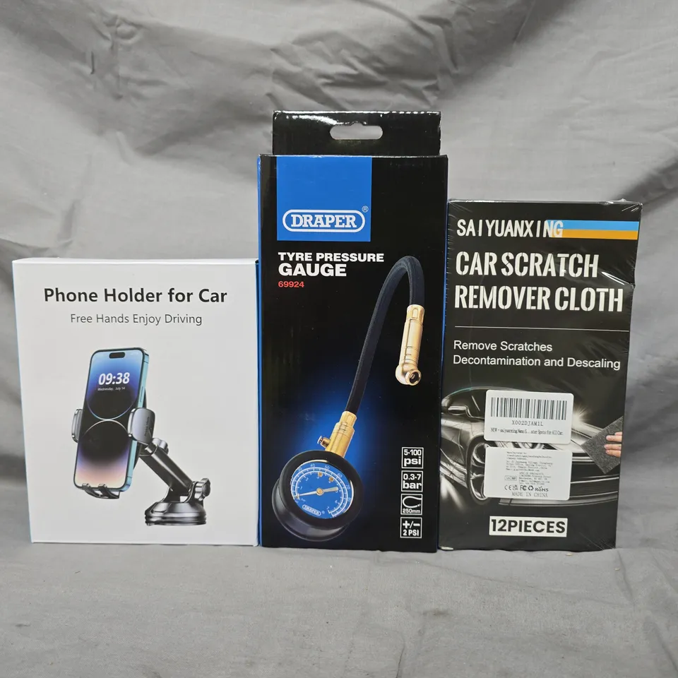 BOX OF APPROXIMATELY 15 ASSORTED CAR AND VEHICLE ACCESSORY ITEMS TO INCLUDE PHONE HOLDER, TYRE PRESSURE GAUGE, CAR SCRATCH REMOVER CLOTH, ETC - COLLECTION ONLY