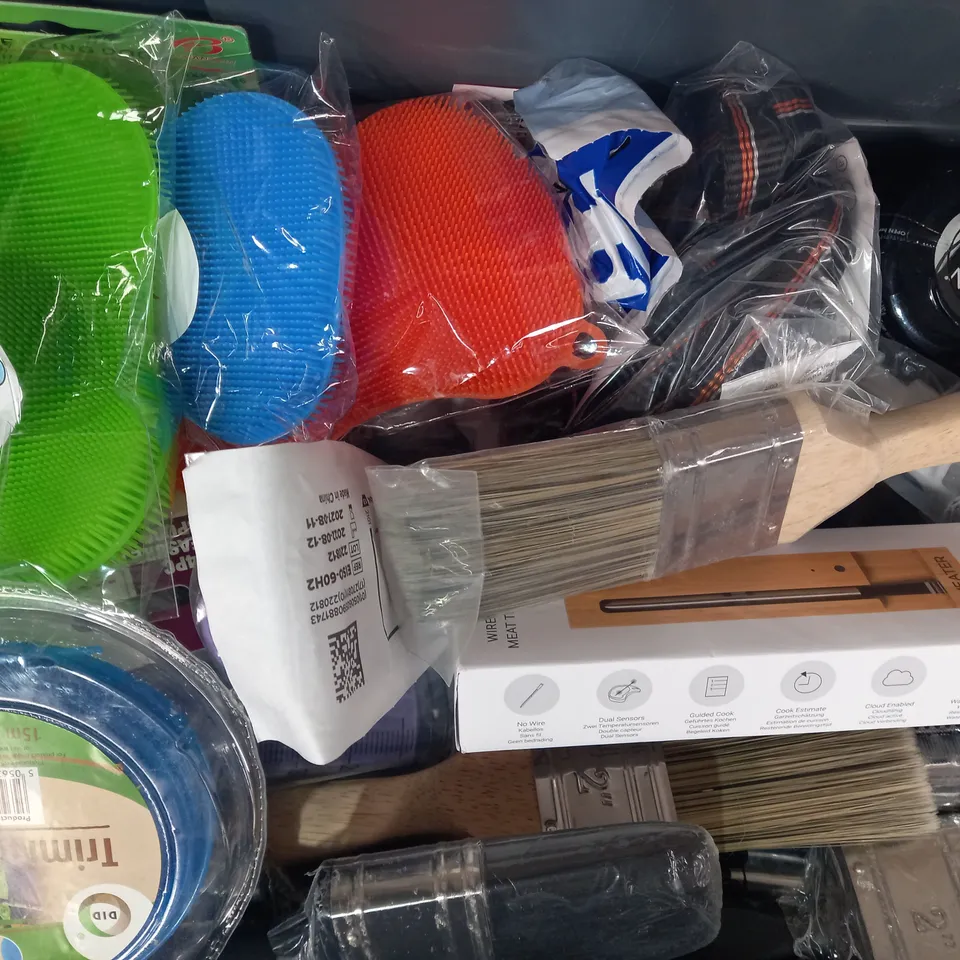 LOT OF APPROXIMATELY 15 ASSORTED HOUSEHOLD ITEMS TO INCLUDE DASCO SHOE POLISH, DYLON FABRIC DYE, WIRELESS SMART MEAT THERMOMETER, ETC