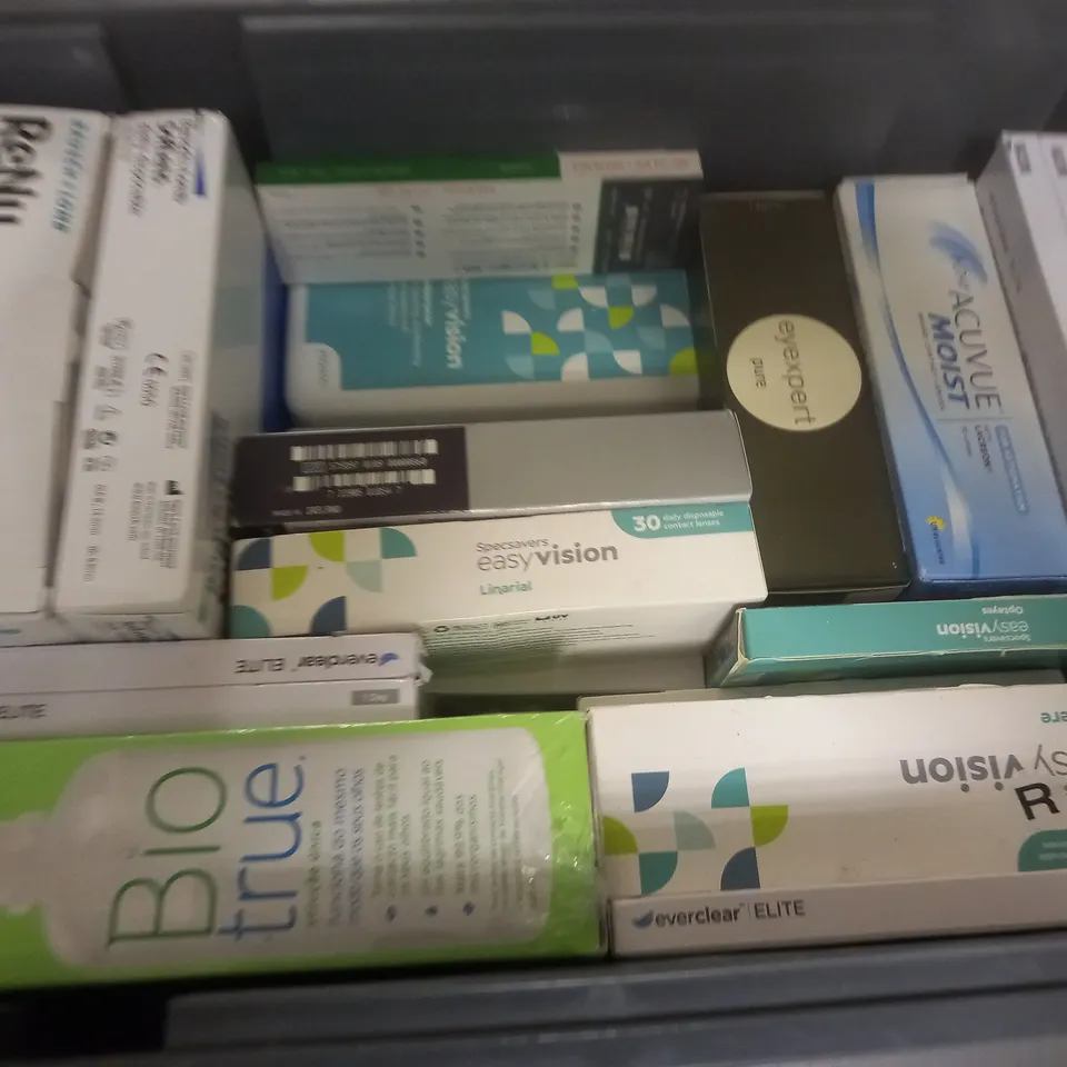 LOT OF ASSORTED EYE CARE ITEMS TO INCLUDE SPECSAVERS, ACUVUE AND BAUSCH & LOMB