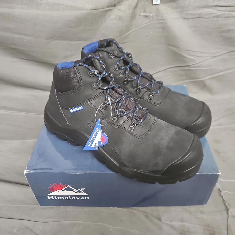 BOXED PAIR OF HIMALAYAN COMPOSITE BOOT IN BLACK - SIZE 11