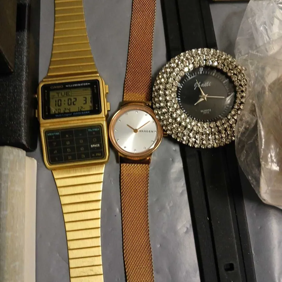 LOT OF ASSORTED JEWELLERY AND WATCH ITEMS