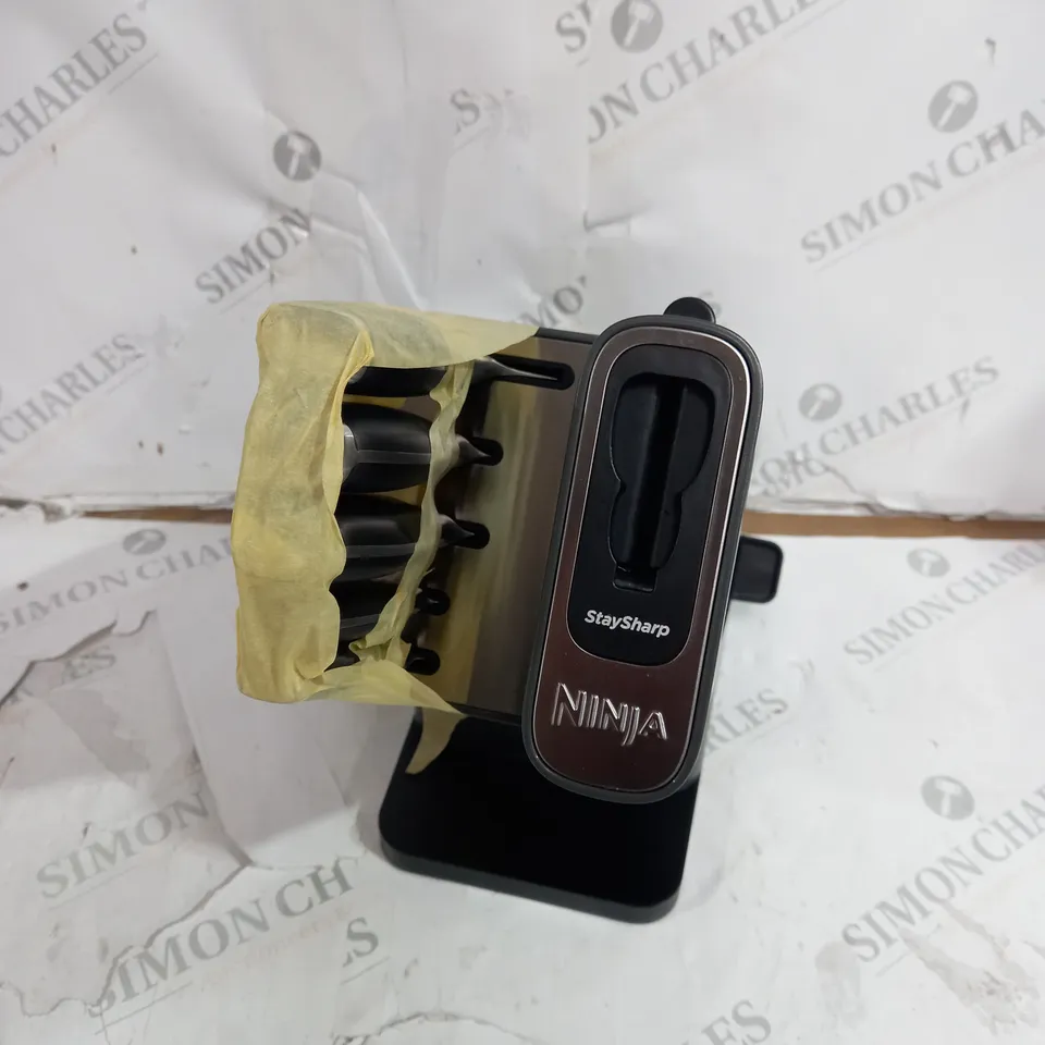 BOXED NINJA FOODI STAYSHARP KNIFE BLOCK WITH INTEGRATED SHARPENER K32005UK