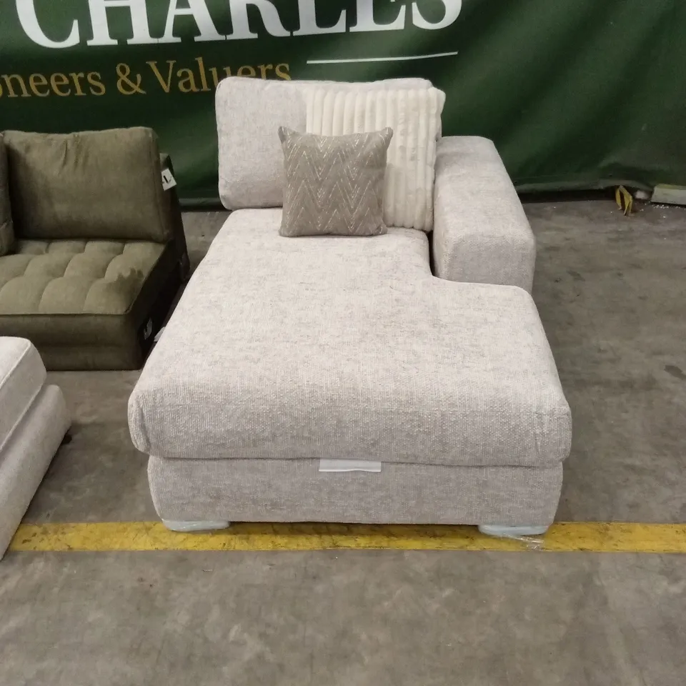 5 x ASSORTED DESIGNER SOFA PIECES