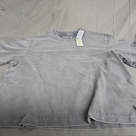 ABERCROMBIE AND FITCH CASUAL TEE SIZE M