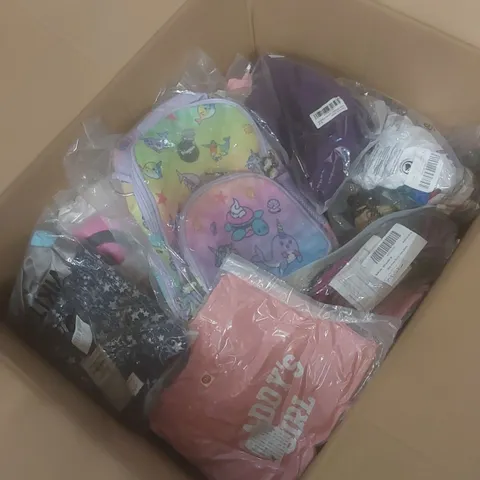 LARGE QUANTITY OF ASSORTED CLOTHING ITEMS TO INCLUDE SOCKS BAGS AND TOPS ECT