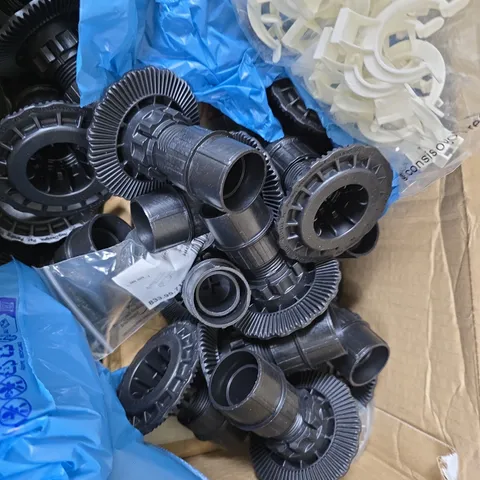 ASSORTED PLASTIC GEAR AND SPACER COMPONENTS – BOX LOT APPROXIMATLEY 20 PARTS