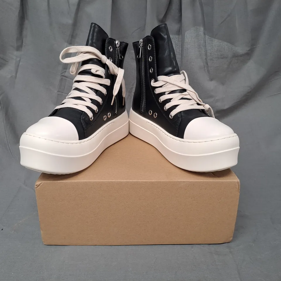 BOXED PAIR OF DESIGNER PLATFORM ANKLE BOOTS IN BLACK/CREAM EU SIZE 38