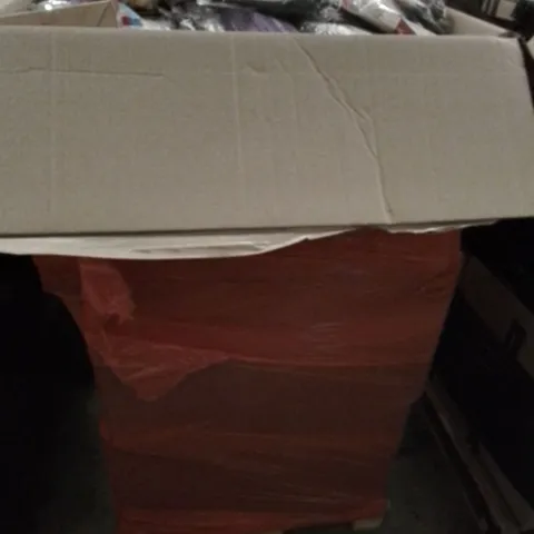 PALLET OF APPROXIMATELY ASSORTED HOUSEHOLD ITEMS TO INCLUDE PHONE CASES , DECORATIVE ITEMS AND TABLE TOYS
