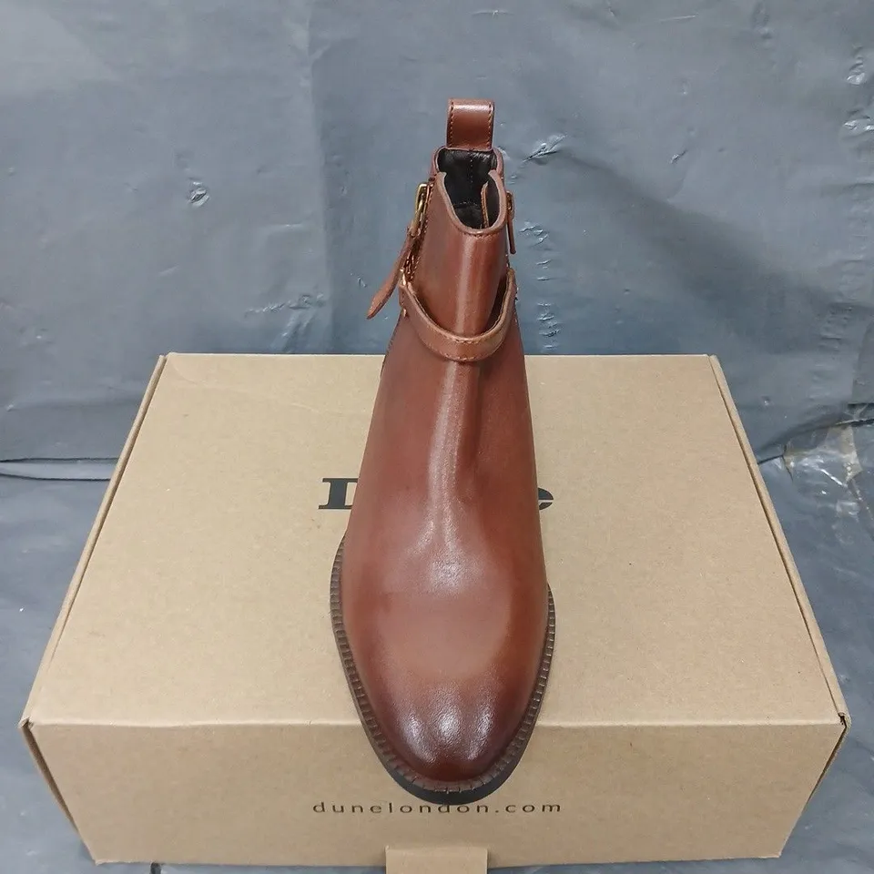 BOXED PAIR OF DUNE LONDON PARKLYN BOOTS IN TAN - 5