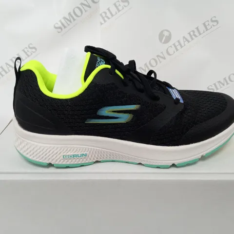 PAIR OF SKECHERS GO RUN PERFORMANCE SHOES BLACK/LIME UK SIZE 6