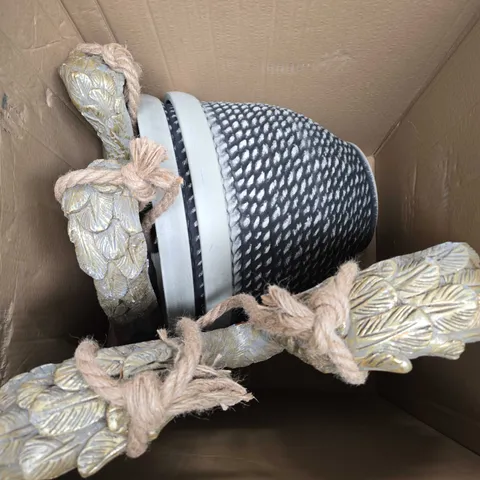 4 X ASSORTED HOMEWARE PRODUCTS TO INCLUDE ANGEL WINGS WALL DÉCOR, PLANTERS, CORDLESS DRILL ETC 