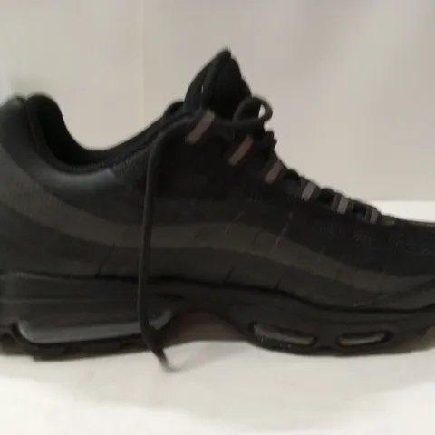 NIKE AIR MAX 95 ULTRA TRAINERS MENS SIZE 7.5