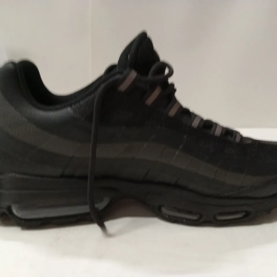 NIKE AIR MAX 95 ULTRA TRAINERS MENS SIZE 7.5