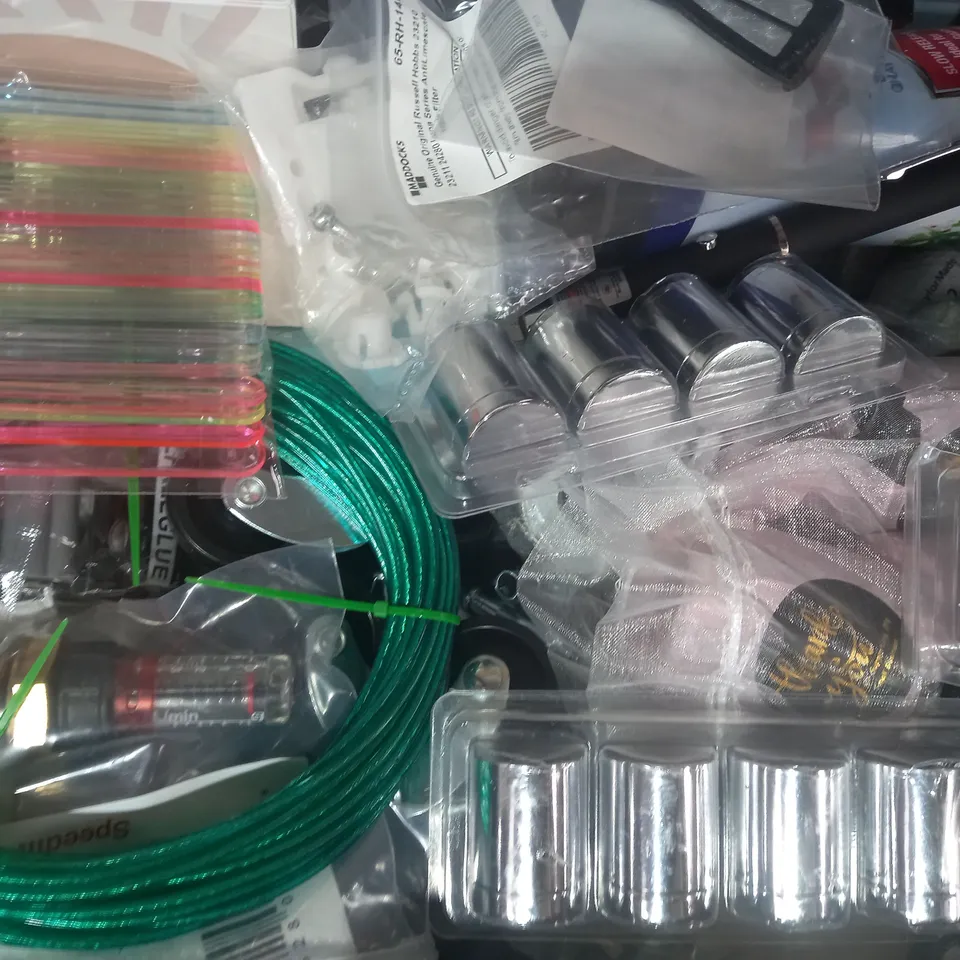 LOT OF APPROXIMATELY 10 ASSORTED HOUSEHOLD ITEMS TO INCLUDE FELT DYE INK PAD, PUSH PINS, SHOE POLISH, ETC