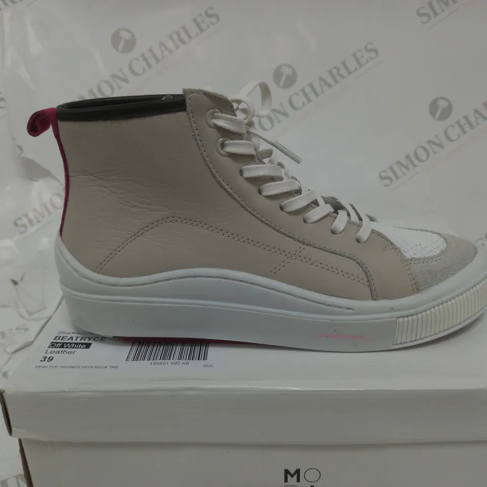 BOXED PAIR OF MODA IN PELLE BEATRYCE HIGH TOP TRAINERS SIZE EUR 39