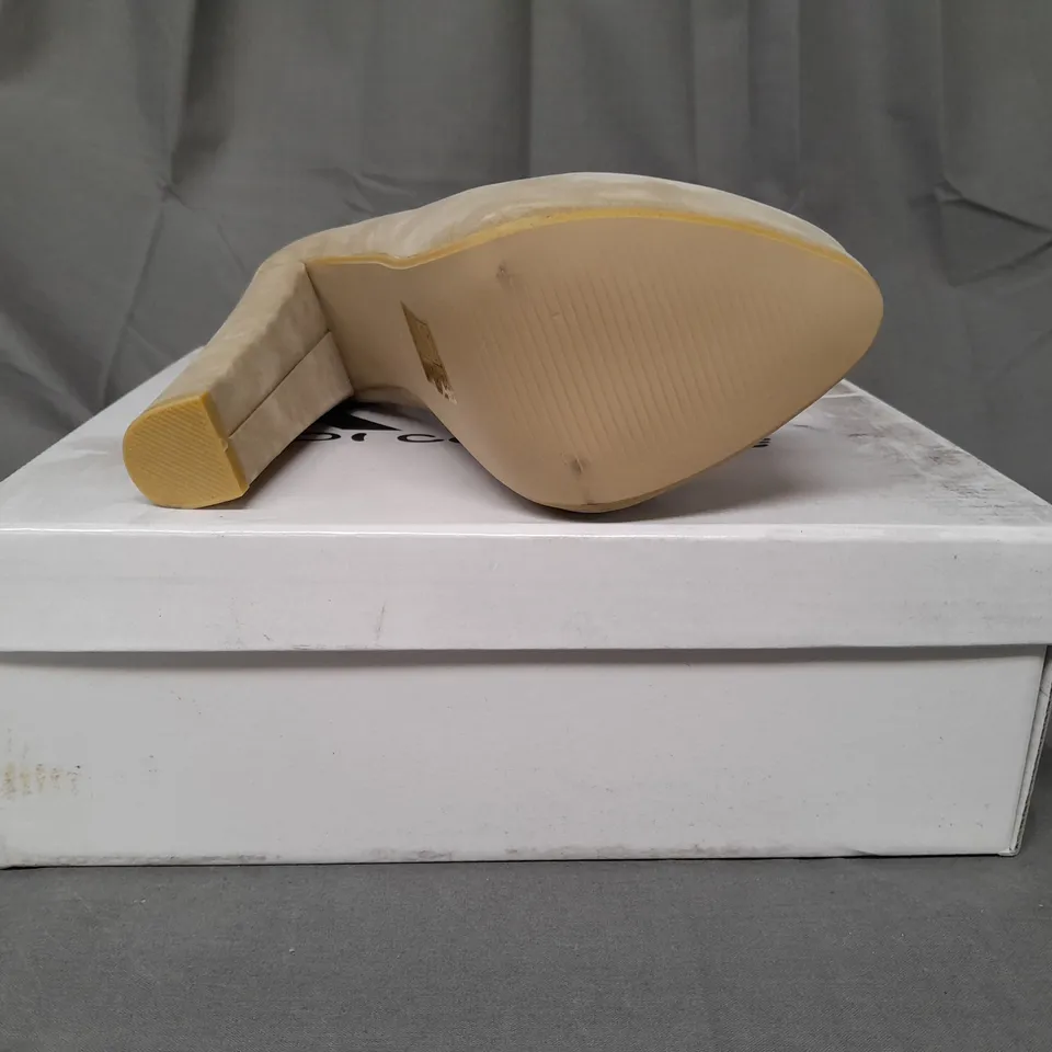 BOXED PAIR OF KOI COUTURE PLATFORM POINTED TOE HIGH HEEL FAUX SUEDE SHOES IN BEIGE SIZE 4