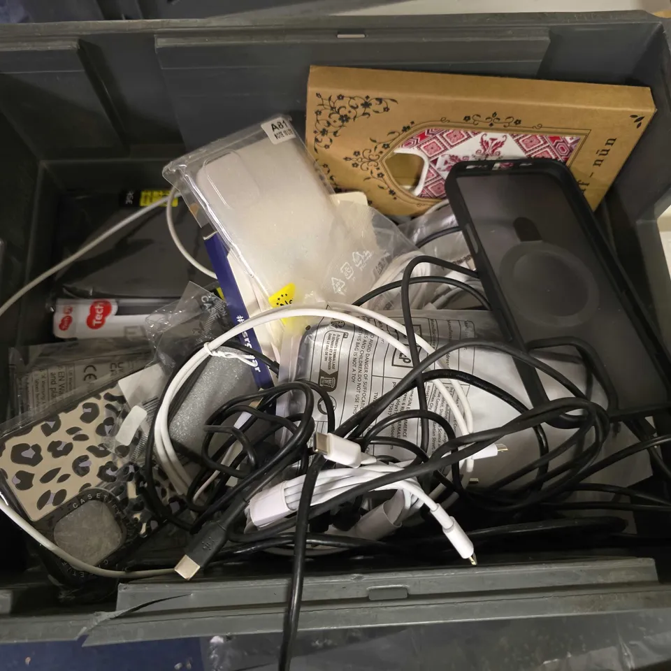 LOT OF ASSORTED MOBILE PHONE ACCESSORIES TO INCLUDE CASES, CHARGE CABLES AND SCREEN PROTECTORS