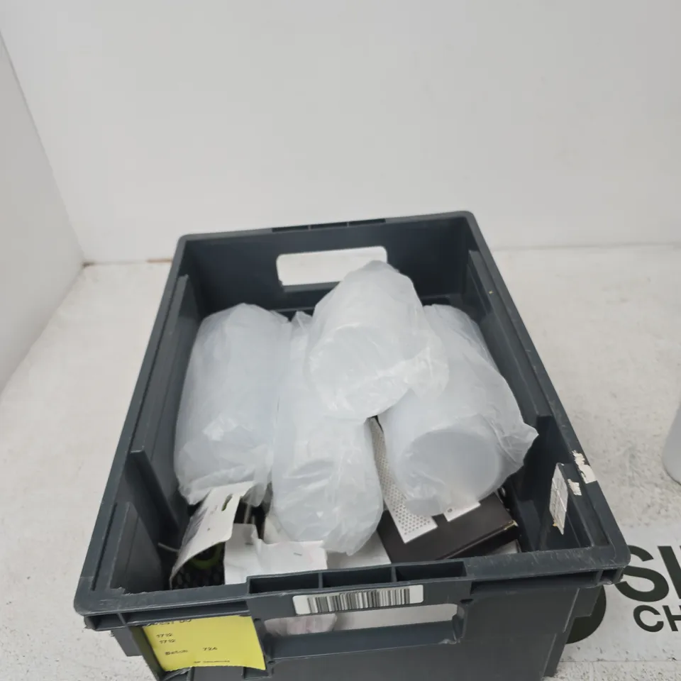TOTE OF APPROXIMATELY 10 ASSORTED ITEMS TO INCLUDE: INGEUS BOTTLE 