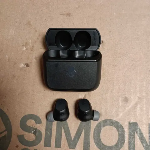 SKULLCANDY MOD TRUE WIRELESS BLUETOOTH EARBUDS IN CHARGING CASE – BLACK - UNBOXED 