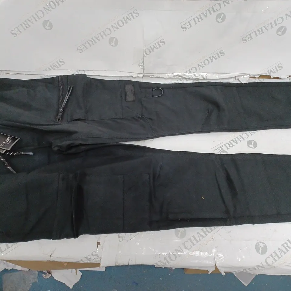 VALERE MILANO BLACK LOGO CARGO PANTS- MEDIUM