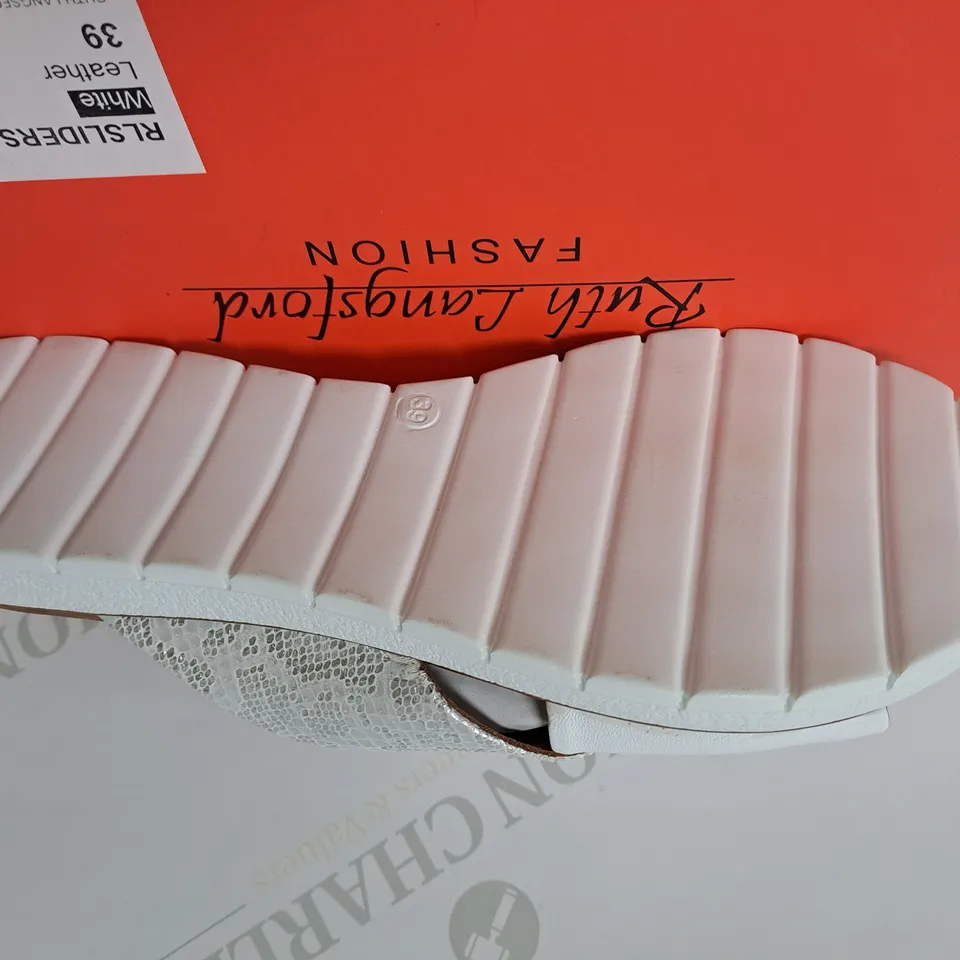 BOXED PAIR OF RUTH LANGSFORD FLAT SLIDE SANDALS IN SILVER WHITE SIZE 6
