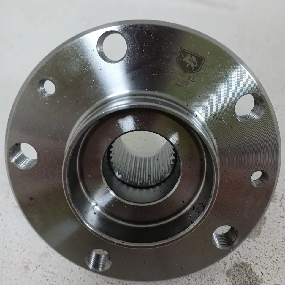 CAR WHEEL HUB ASSEMBLY WITH SIX-BOLT FLANGE AND SPLINED CENTRE