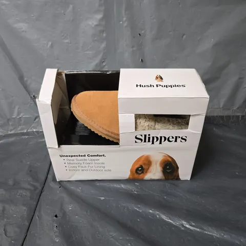 BOXED PAIR OF HUSH PUPPIES ARIEL SLIPPERS - TAN SIZE 6