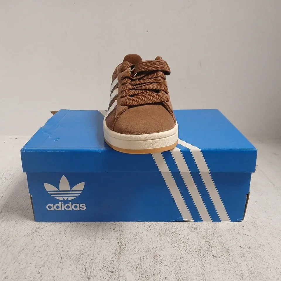 BOXED PAIR OF ADIDAS CAMPUS 00S TRAINERS IN BROWN/WHITE SIZE UK 3.5