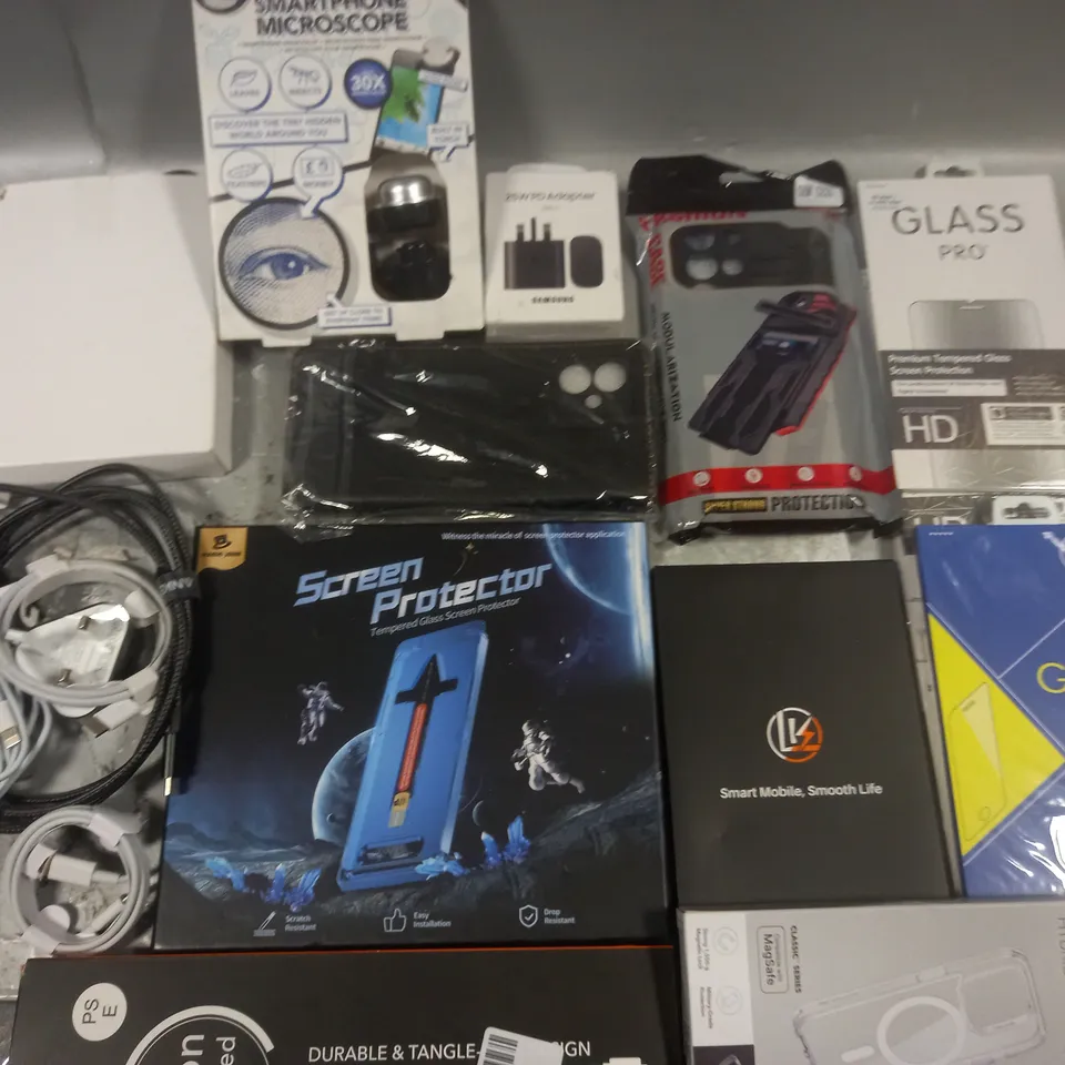 LOT OF ASSORTED MOBILE PHONE ACCESSORIES TO INCLUDE CASES, SCREEN PROTECTORS AND CHARGERS