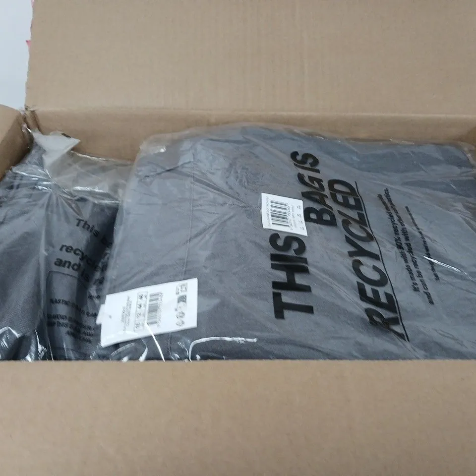 BOX OF APPROX 10 ASSORTED CLOTHING ITEMS