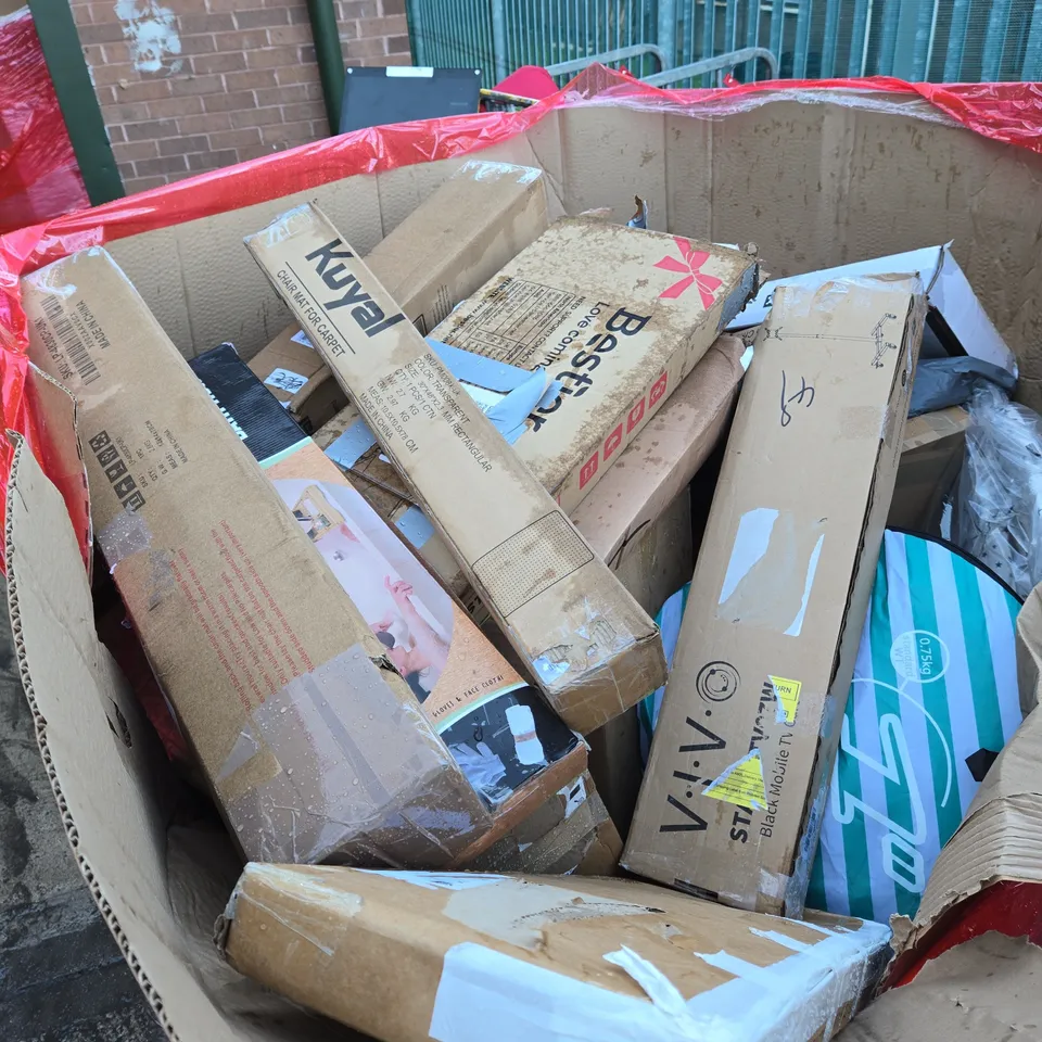 PALLET OF ASSORTED ITEMS TO INCLUDE BAMBOO BATH TRAY, CHAIR MATS AND BOXED FURNITURE